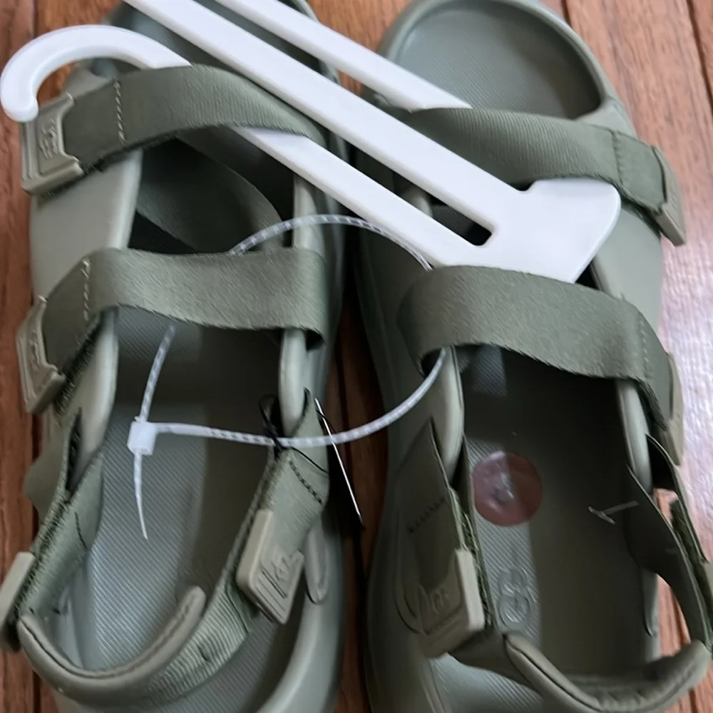 UGG Men’s Stratus Sandal Shaded Clover